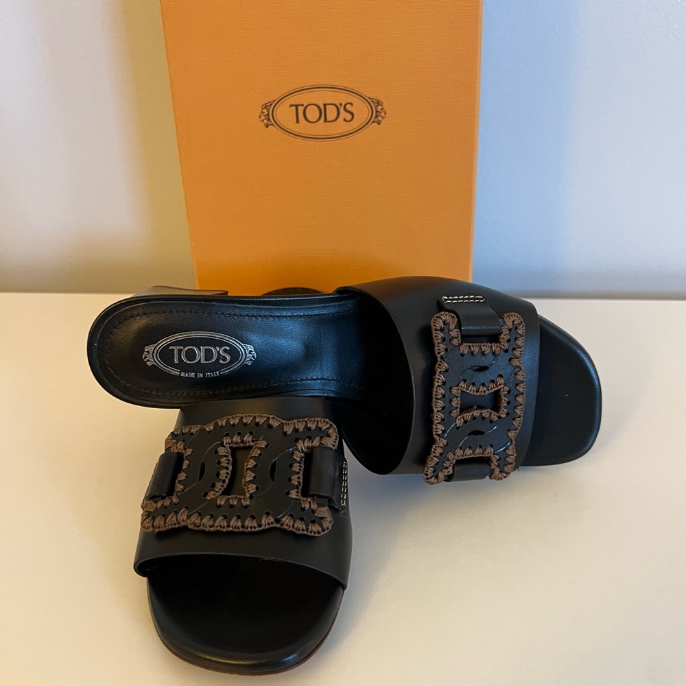 Tod's Kate Chain Leather Slide Sandals with Brown Whipstitch Trim, Size 7